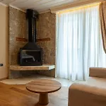 Ξενοδοχείο με διαμερίσματα 5 ραχες/5 Raches Αράχωβα